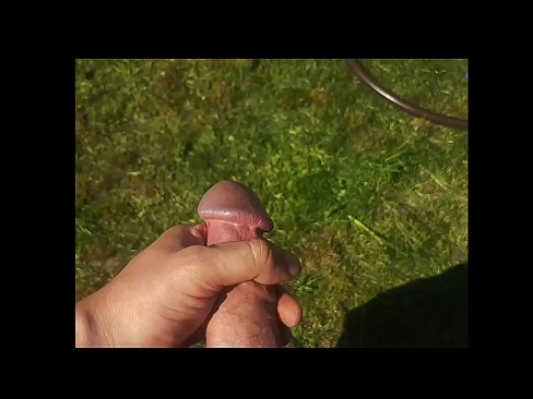 ❤️ Žhavá kočička si nechá ošukat růžovou kundičku a udělá se squirtem v letní zahradě. Porno video u cs.porn-mz-com.ru ☑